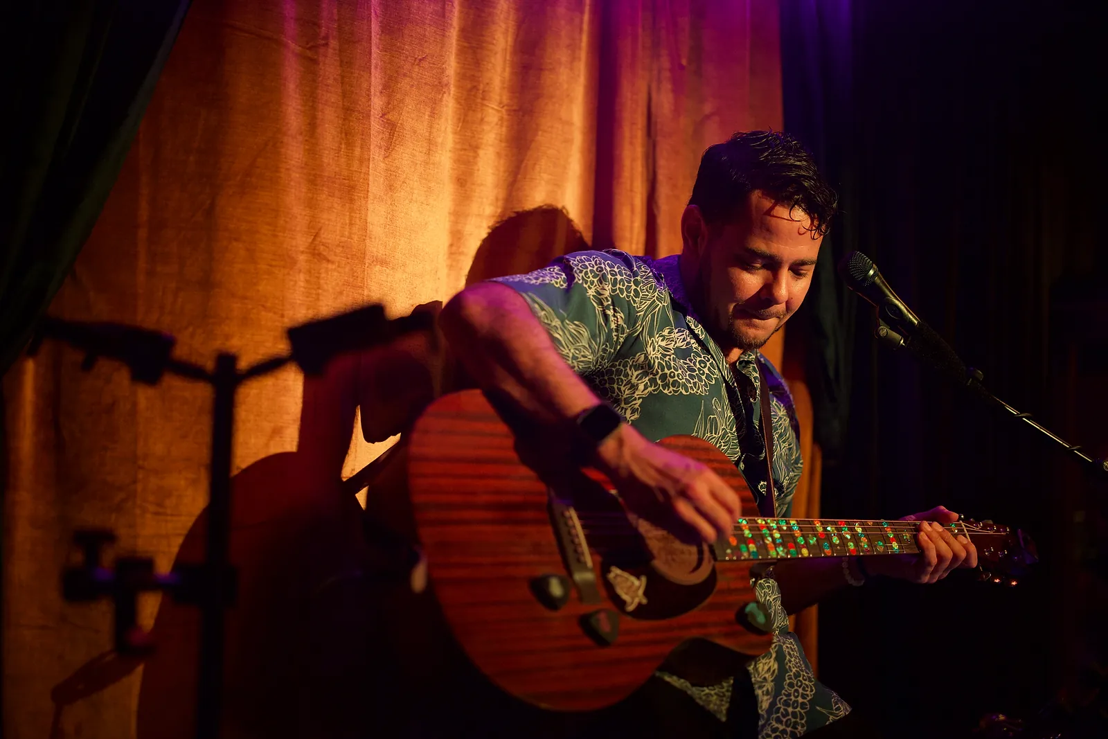 Billy Sage 5 smiling with his guitar between songs